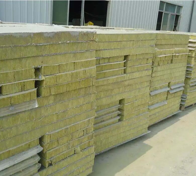 無機纖維噴涂棉與襄陽巖棉板有哪些差別？