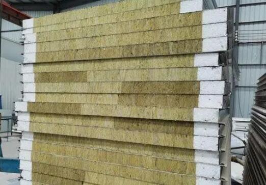 什么是彩鋼瓦夾心巖棉板？襄陽遠大彩鋼為你介紹！